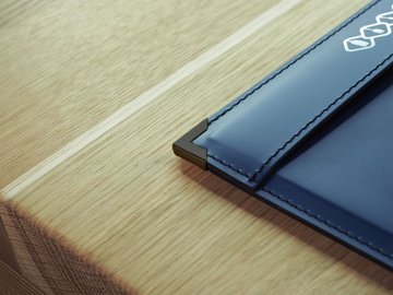 Esquinas metálicas negras