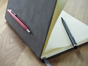 Bloco de notas magnético com uma caneta 1247151