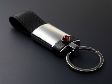 Atslēgu piekariņš ar dzintaru